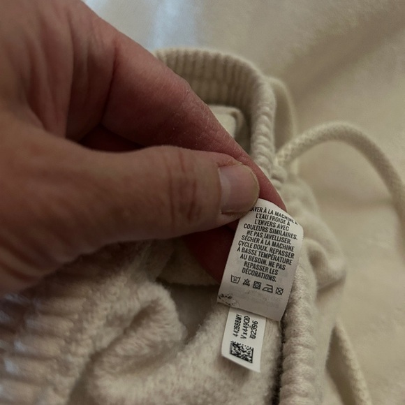 Aerie size XS women’s cream sweatpants LOVE colorful letter patches - Picture 8 of 9